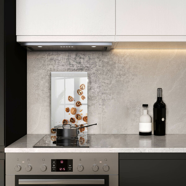 Protection pour plaque de cuisson Noix sur fond blanc