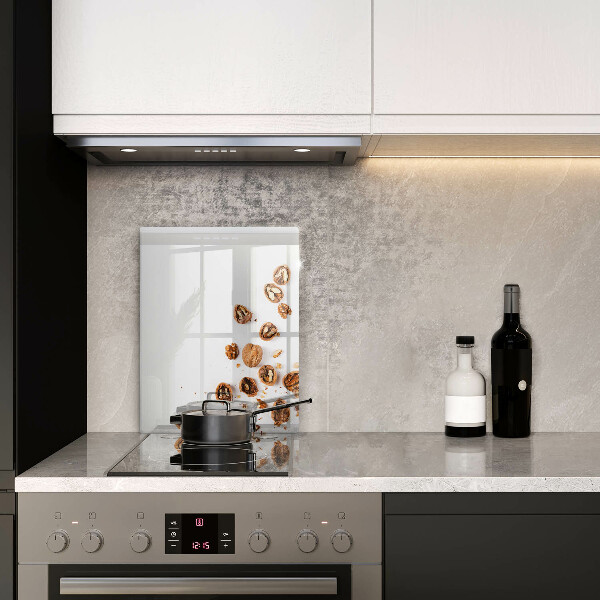 Protection pour plaque de cuisson Noix sur fond blanc