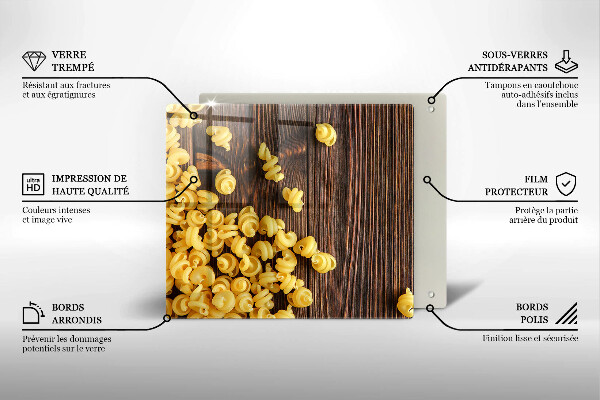 Protection plaque induction Des pâtes sur la table