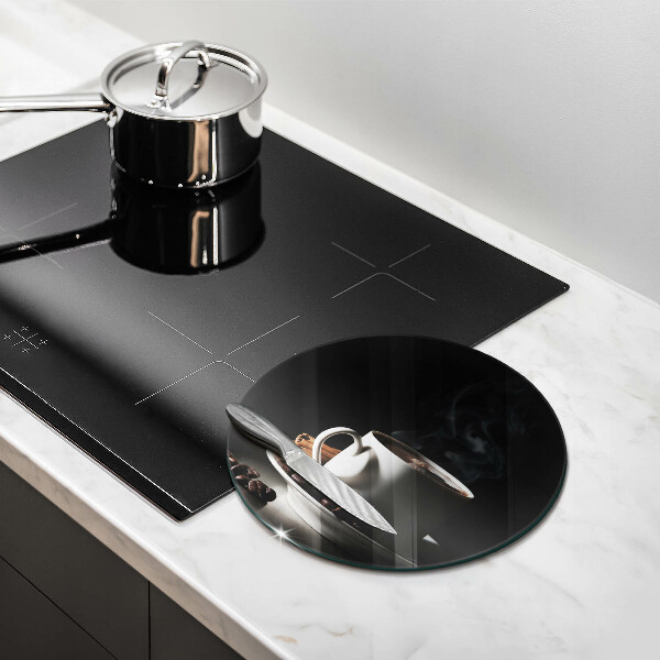 Protection plaque induction Une tasse de café chaud