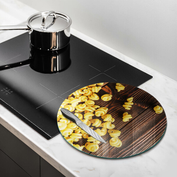 Protection plaque induction Des pâtes sur la table