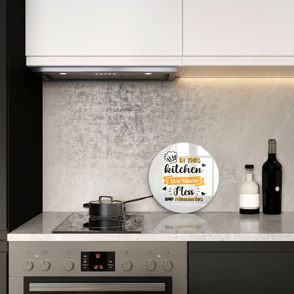 Protection plaque induction Dans cette cuisine nous avons fait du désordre et des souvenirs