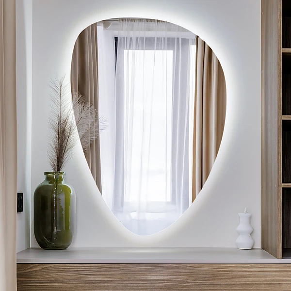 Miroir LED forme œuf 57x80 cm