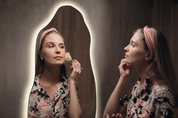 Miroir forme organique led moderne 50x100 cm