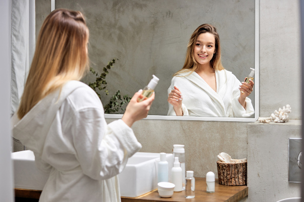 Miroir chambre rectangulaire encadrement blanc 50x50 cm