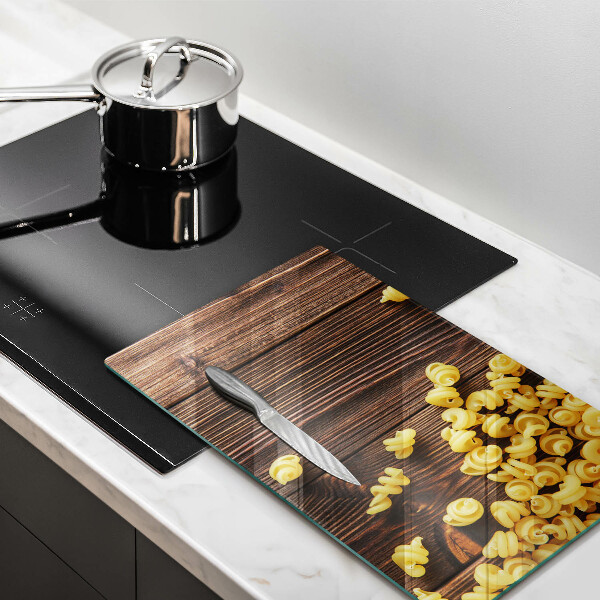 Protège plaque de cuisson Des pâtes sur la table