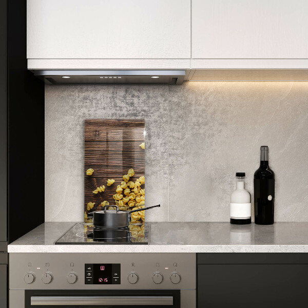 Protège plaque de cuisson Des pâtes sur la table