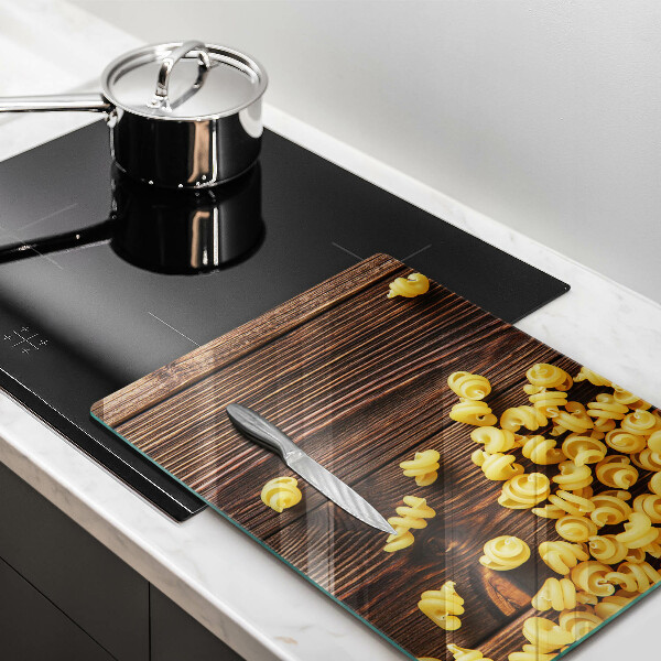 Protège plaque de cuisson Des pâtes sur la table