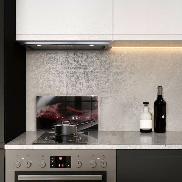 Protection plaque induction Vin rouge dans un verre