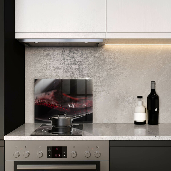 Protection plaque induction Vin rouge dans un verre