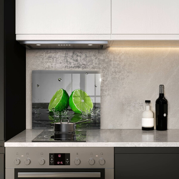 Protection plaque induction Citrons verts juteux et eau