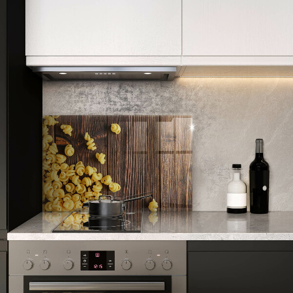 Protège plaque de cuisson Des pâtes sur la table