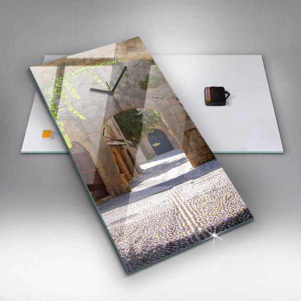 Horloge rectangulaire verticale Rue pittoresque de Rhodes
