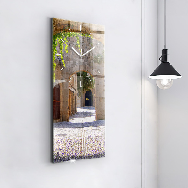 Horloge rectangulaire verticale Rue pittoresque de Rhodes