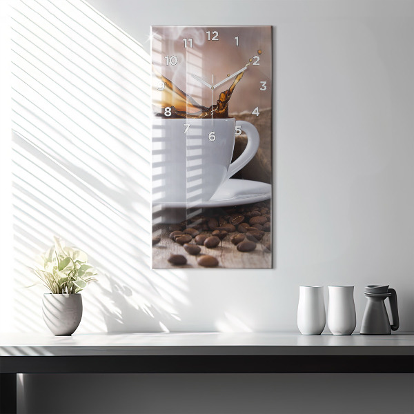 Horloge rectangulaire verticale Une tasse de café
