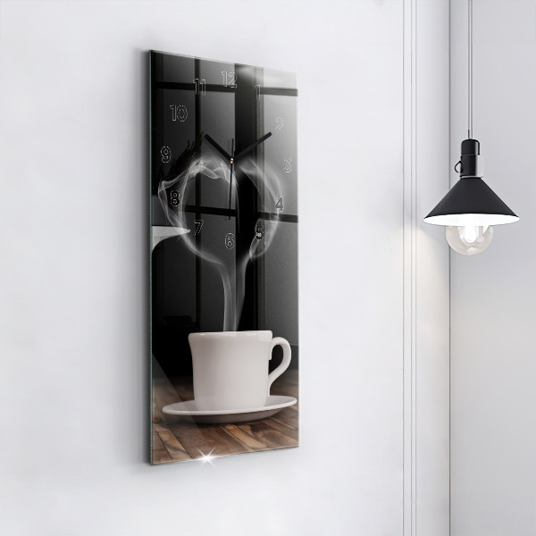 Horloge rectangulaire verticale Une tasse de café chaud