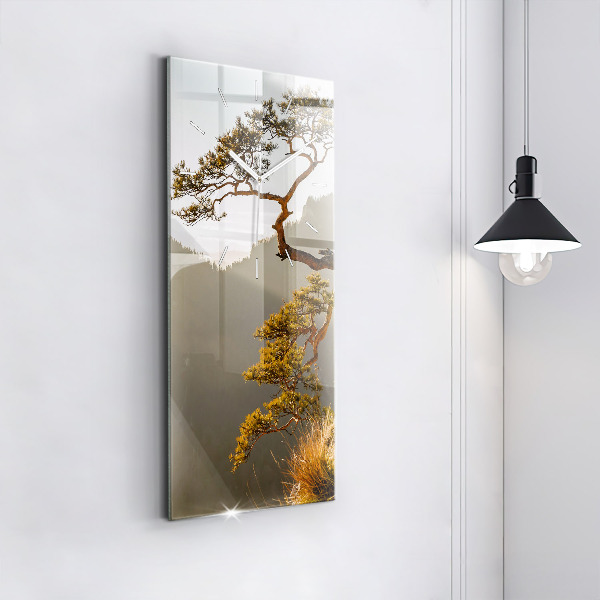 Horloge rectangulaire verticale Un arbre dans les montagnes