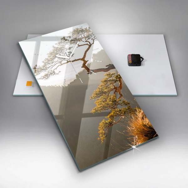 Horloge rectangulaire verticale Un arbre dans les montagnes