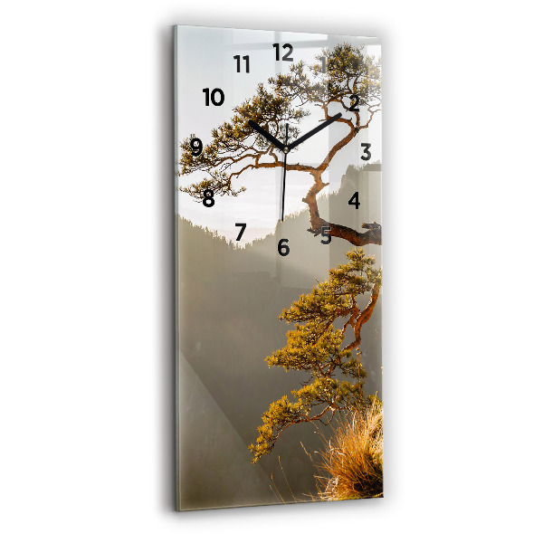 Horloge rectangulaire verticale Un arbre dans les montagnes