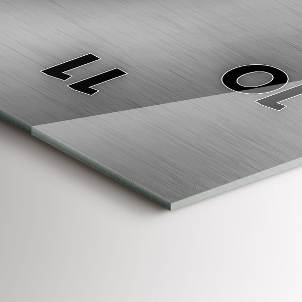 Horloge rectangulaire verticale Abstraction en métal gris