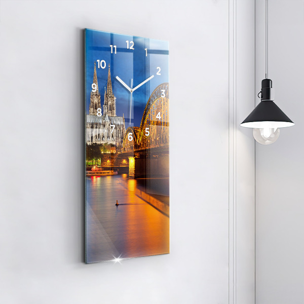 Horloge rectangulaire verticale Pont en Allemagne