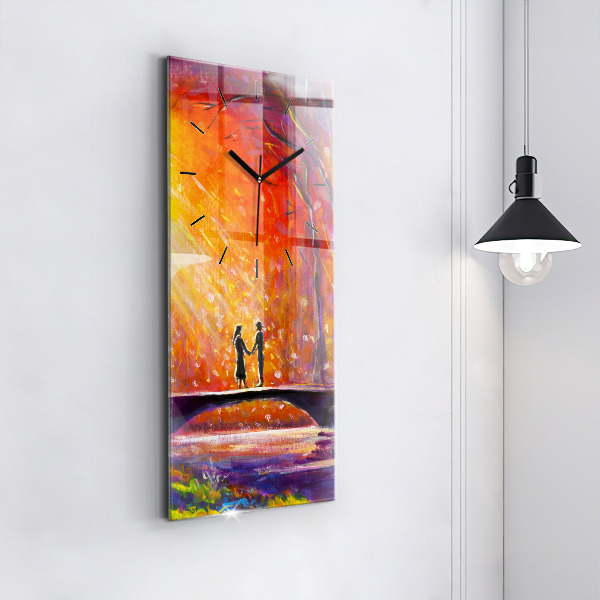 Horloge murale verticale Couple dans la forêt