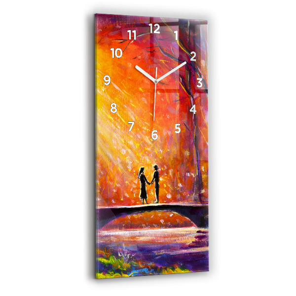 Horloge murale verticale Couple dans la forêt
