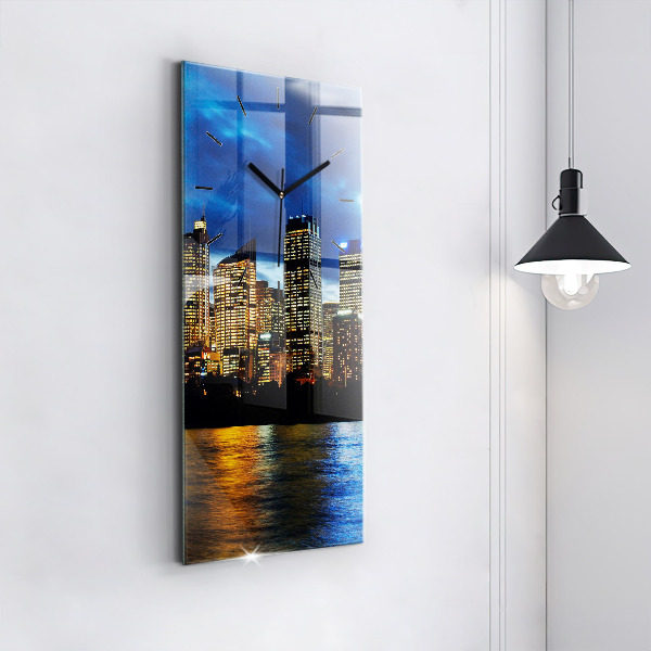 Horloge rectangulaire verticale Sydney le soir