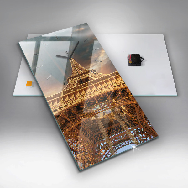 Horloge rectangulaire verticale La Tour Eiffel contre les nuages