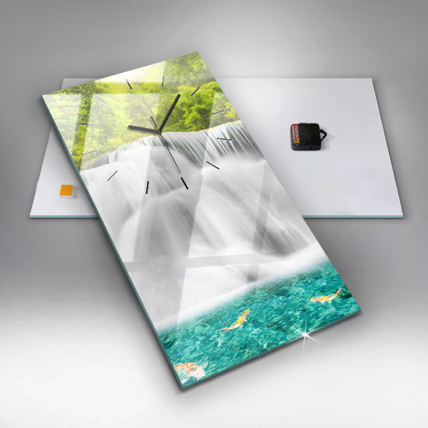 Horloge rectangulaire verticale Cascade en Thaïlande