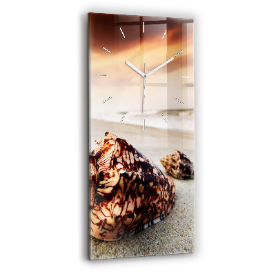 Horloge rectangulaire verticale Un coquillage sur la plage