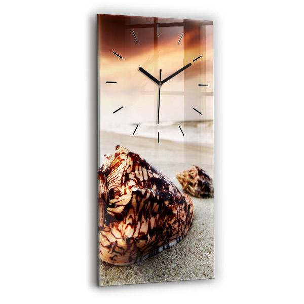 Horloge rectangulaire verticale Un coquillage sur la plage