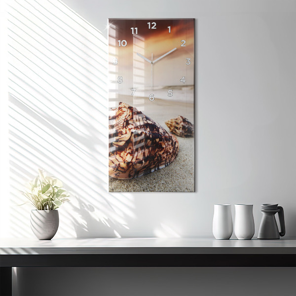 Horloge rectangulaire verticale Un coquillage sur la plage