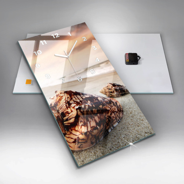 Horloge rectangulaire verticale Un coquillage sur la plage