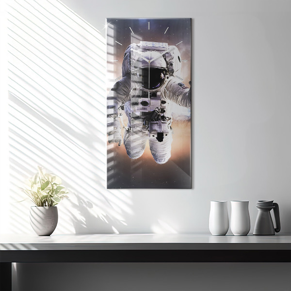 Horloge murale verticale 'Astronaute dans l''espace'