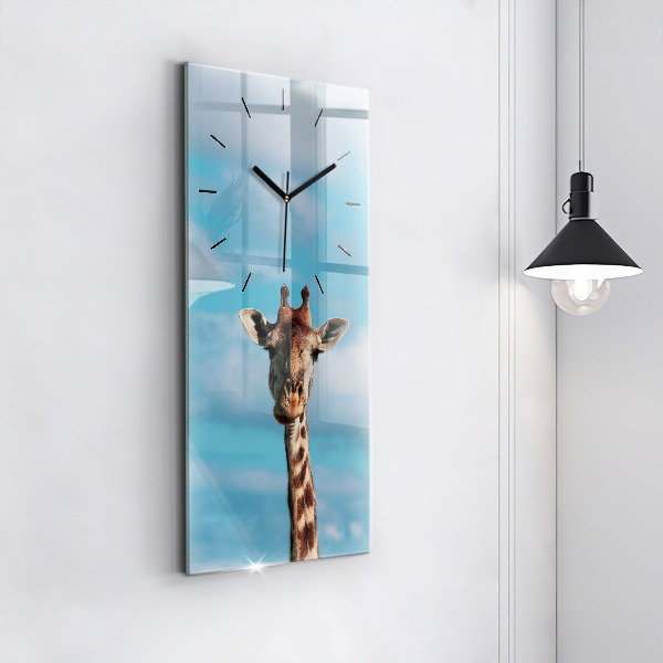 Horloge murale verticale Tête de girafe contre le ciel
