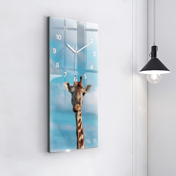 Horloge murale verticale Tête de girafe contre le ciel