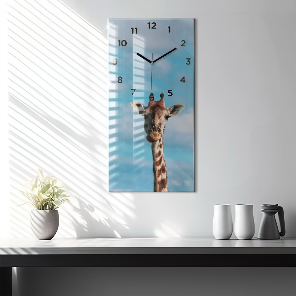Horloge murale verticale Tête de girafe contre le ciel