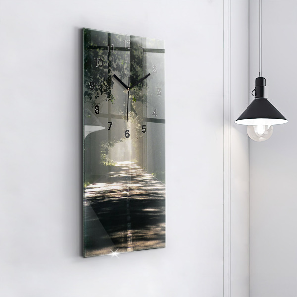 Horloge murale verticale Route forestière et rayons de soleil