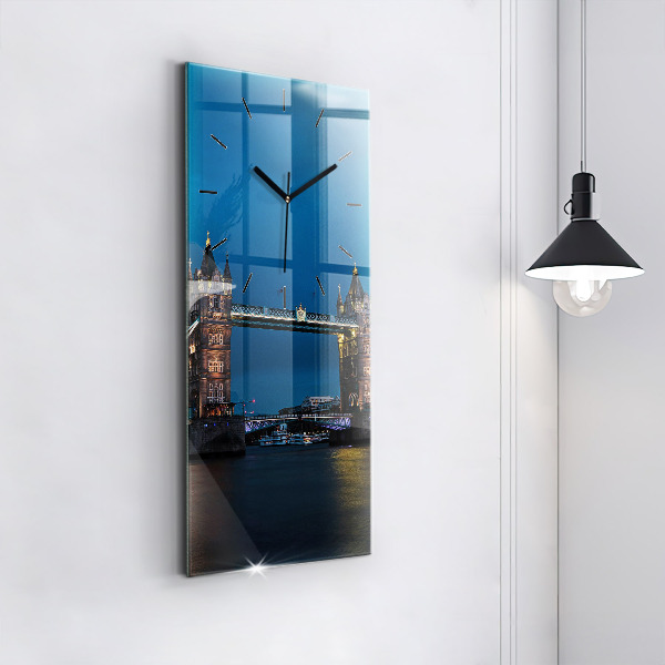 Horloge murale verticale Tower Bridge Londres la nuit