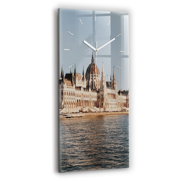 Horloge murale verticale Parlement à Budapest