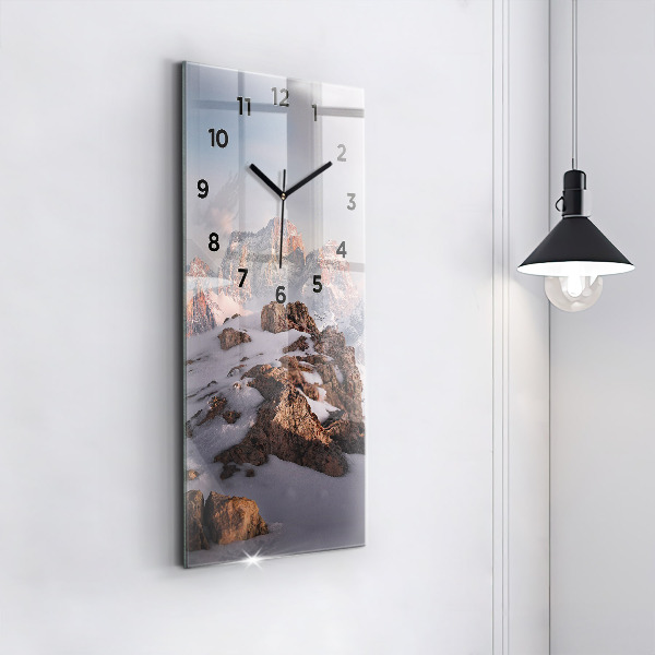 Horloge murale verticale Une montagne couverte de neige