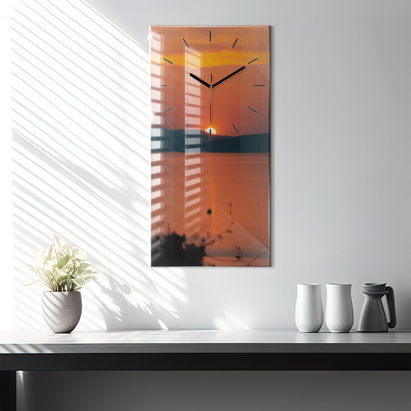 Horloge murale verticale Le lac Balaton le soir