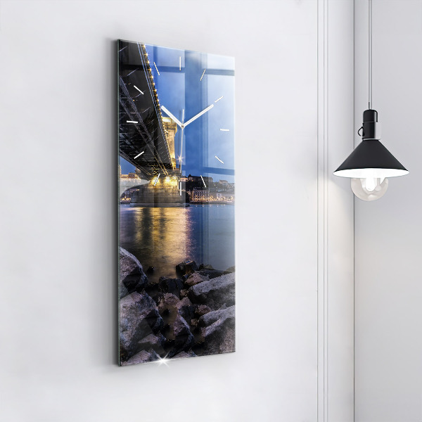 Horloge murale verticale Rivage rocheux sous le pont