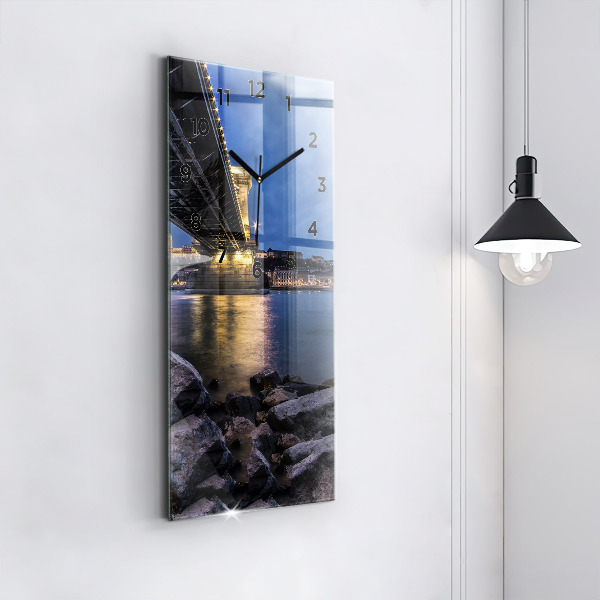 Horloge murale verticale Rivage rocheux sous le pont