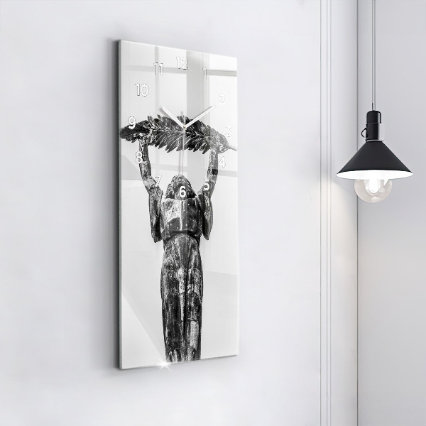 Horloge murale verticale Statue de la Liberté à Budapest