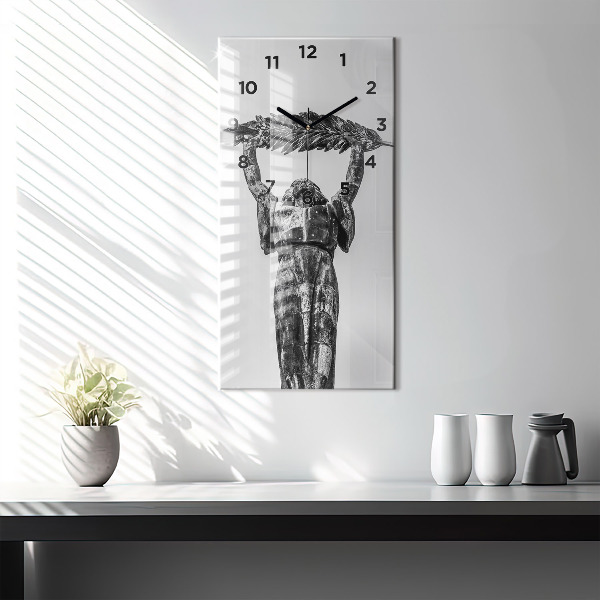 Horloge murale verticale Statue de la Liberté à Budapest