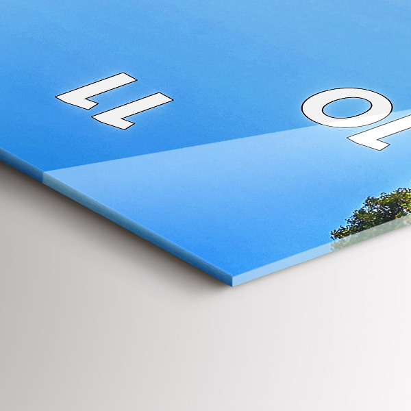 Horloge rectangulaire verticale Parc de Surat Thani en Thaïlande