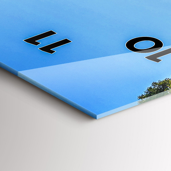 Horloge rectangulaire verticale Parc de Surat Thani en Thaïlande