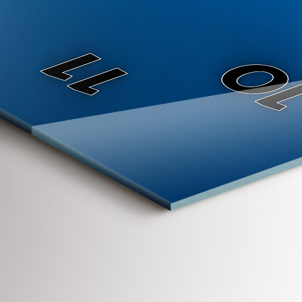 Horloge rectangulaire verticale Port de plaisance à Marseille France